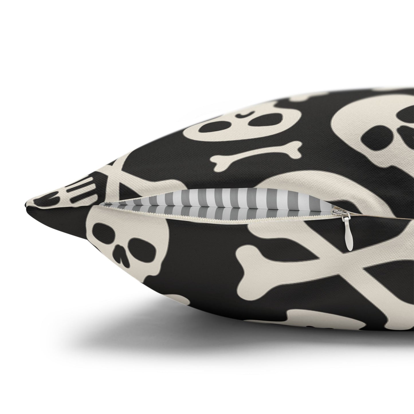 Skull & Crossbones - Halloween Pillow Cover