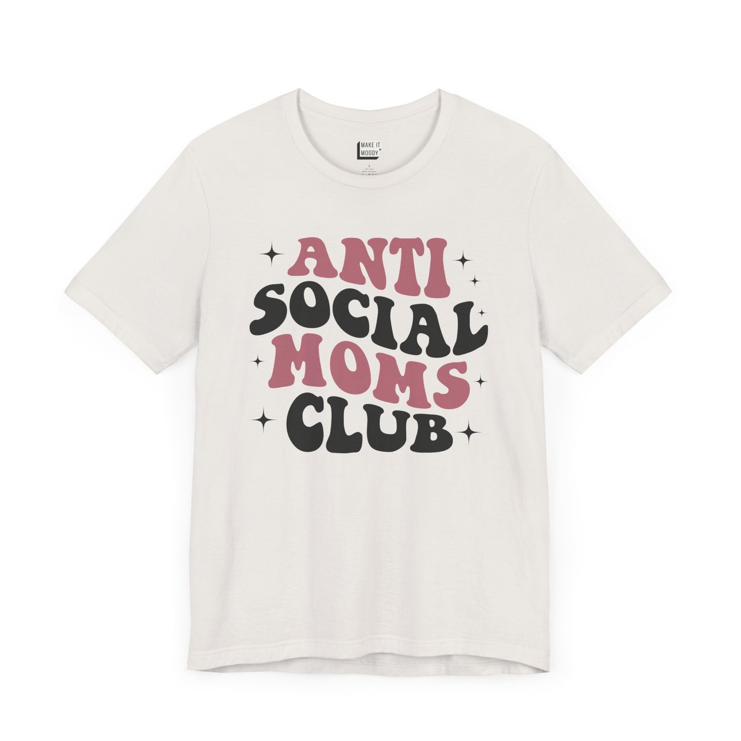 Off-white funny mom tee that says antisocial moms club in bold retro font.
